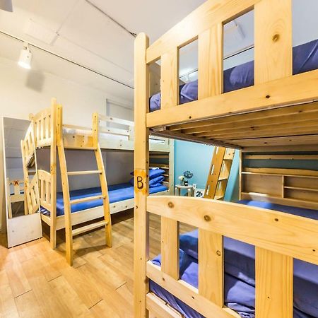 Sinchon Sisters Hostel Seoel Buitenkant foto