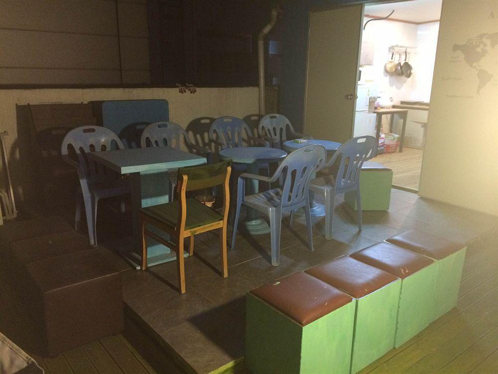 Sinchon Sisters Hostel Seoel Buitenkant foto