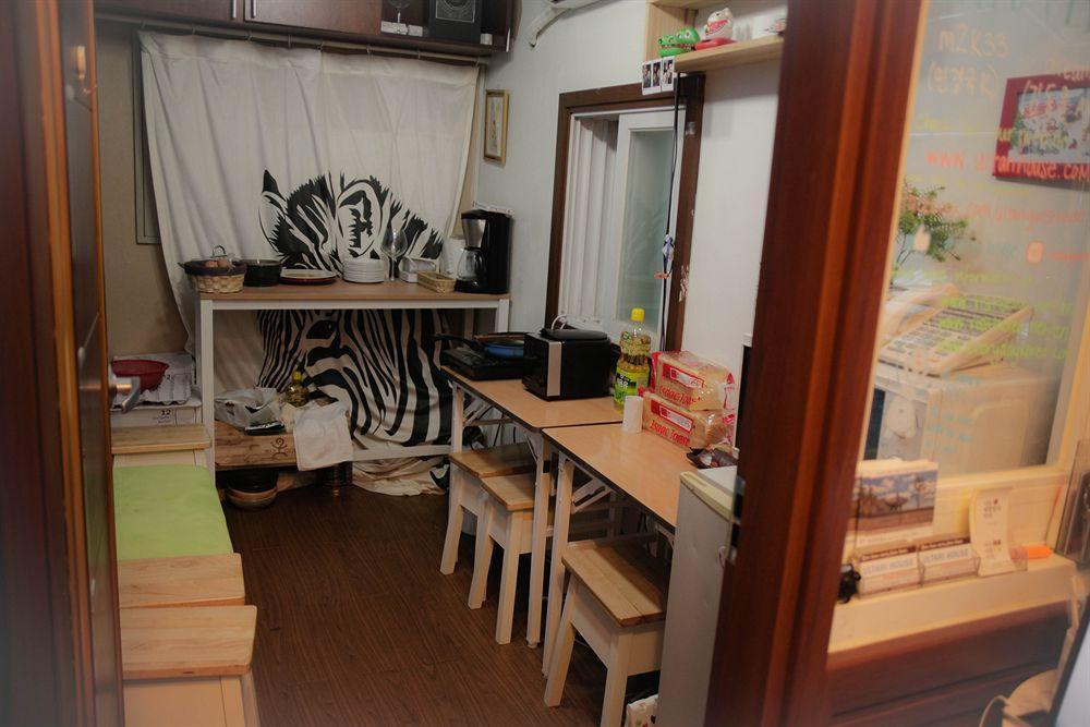 Sinchon Sisters Hostel Seoel Buitenkant foto