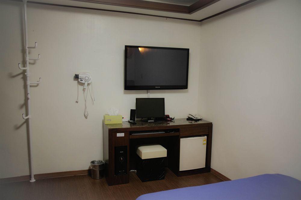Sinchon Sisters Hostel Seoel Buitenkant foto