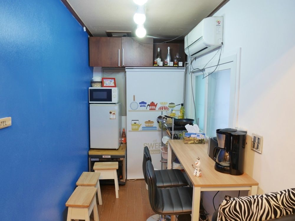 Sinchon Sisters Hostel Seoel Buitenkant foto