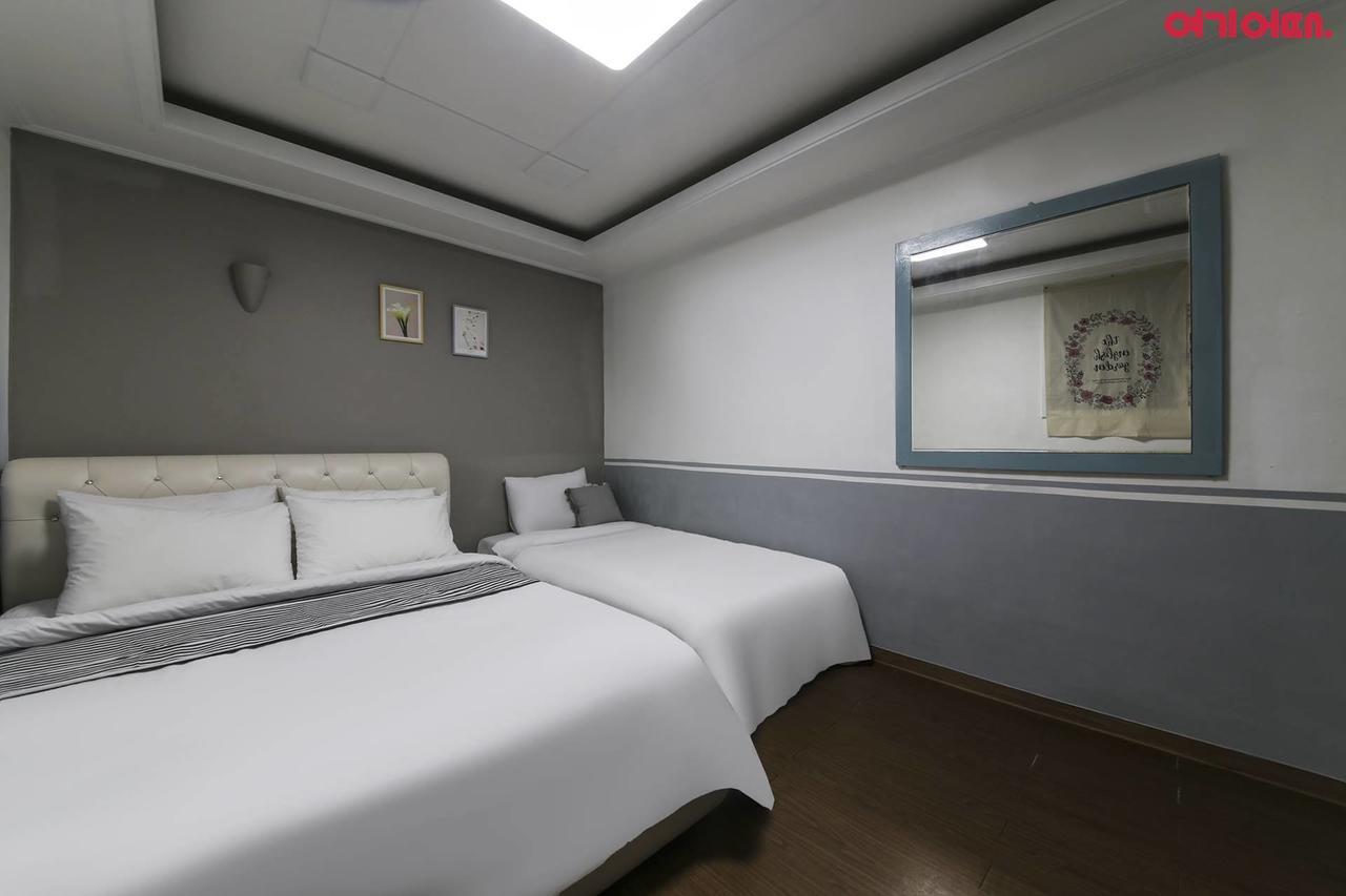Sinchon Sisters Hostel Seoel Buitenkant foto
