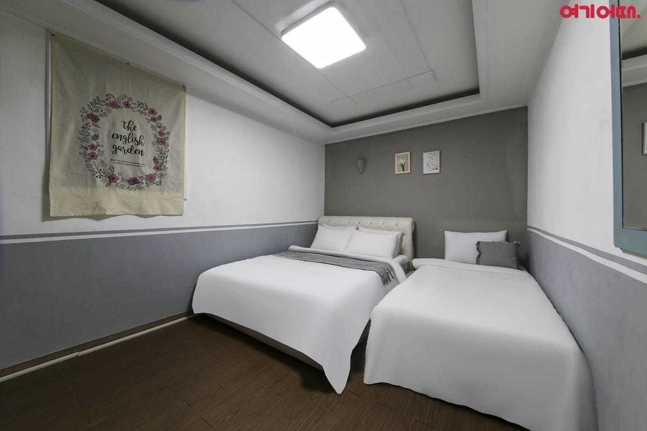 Sinchon Sisters Hostel Seoel Buitenkant foto
