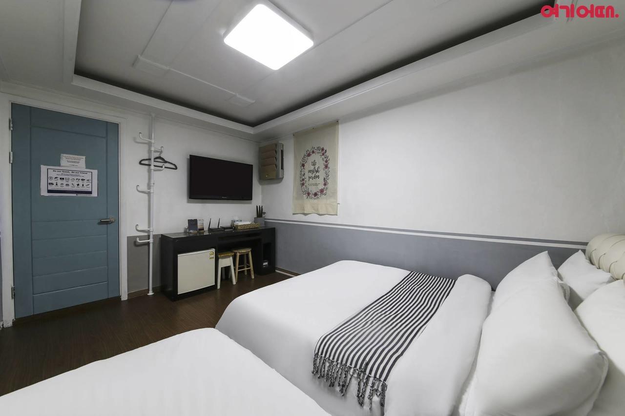 Sinchon Sisters Hostel Seoel Buitenkant foto