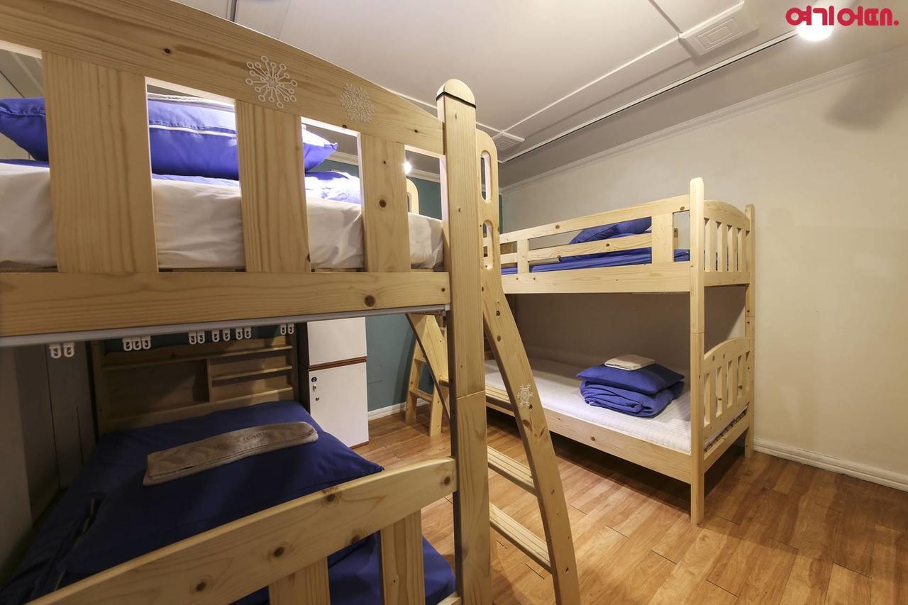 Sinchon Sisters Hostel Seoel Buitenkant foto