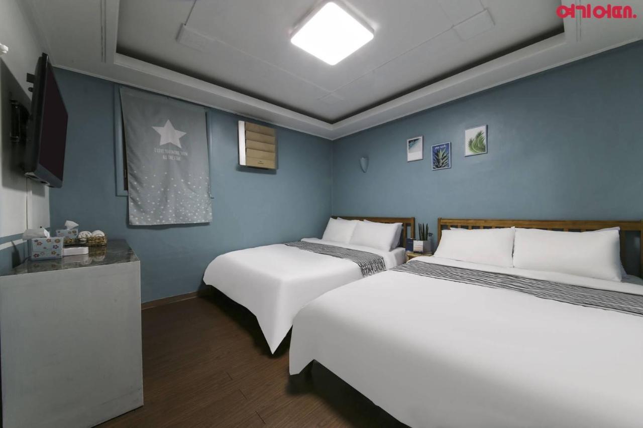 Sinchon Sisters Hostel Seoel Buitenkant foto