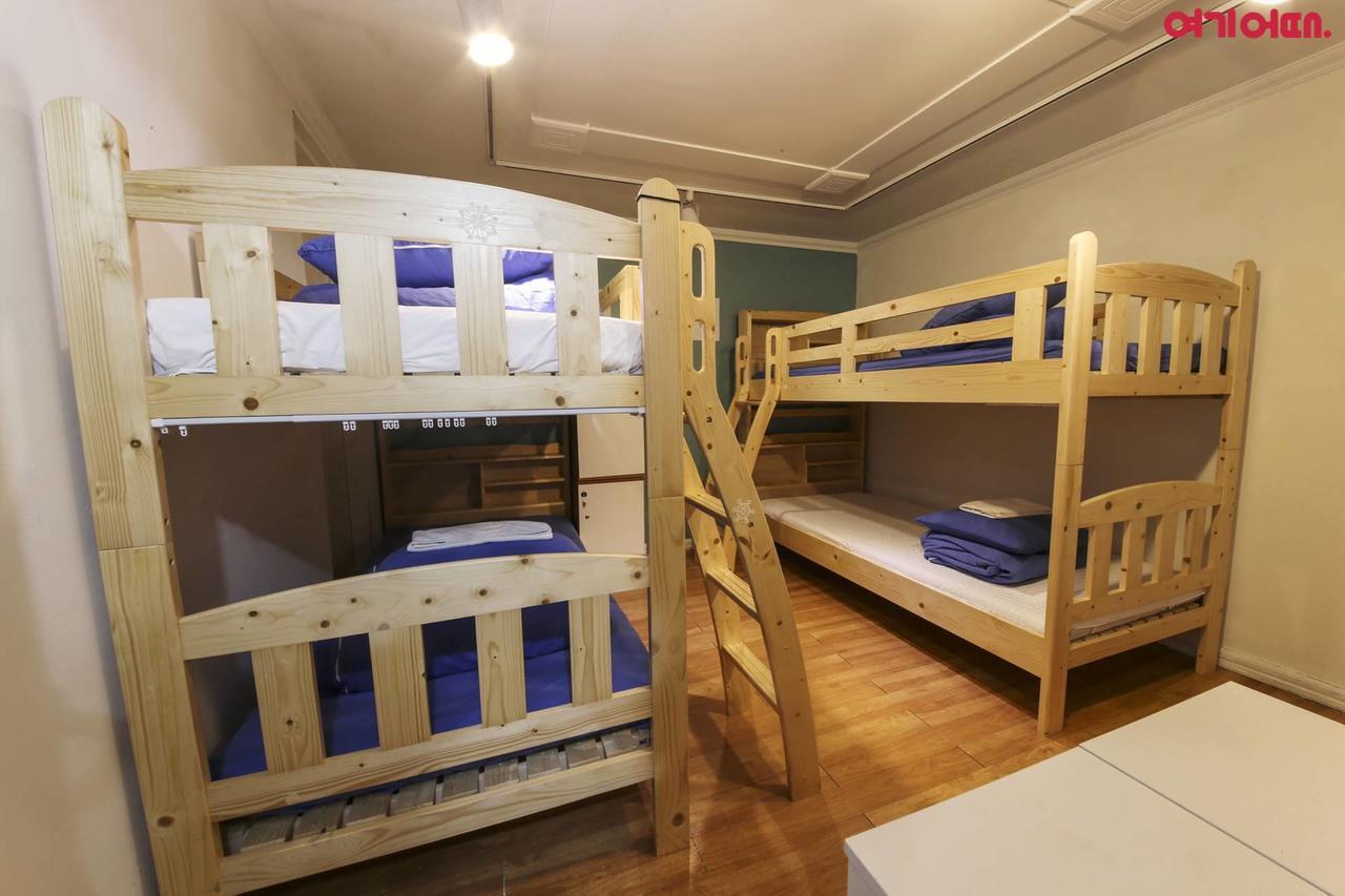 Sinchon Sisters Hostel Seoel Buitenkant foto